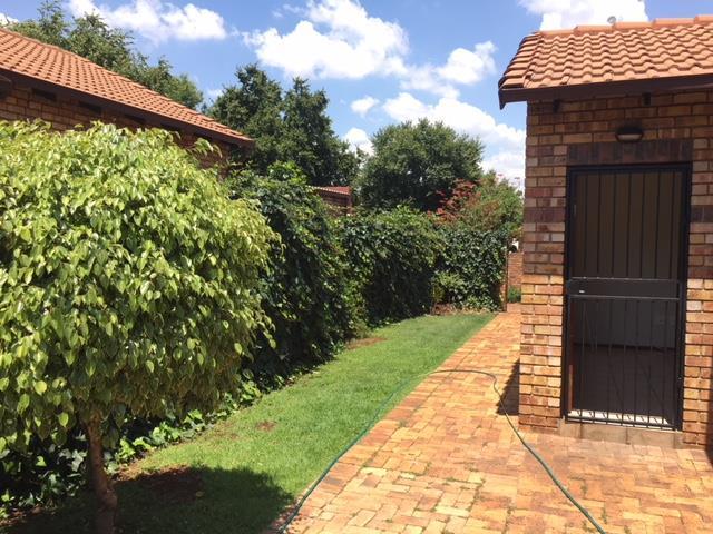 3 Bedroom Simplex for sale in Hennopspark