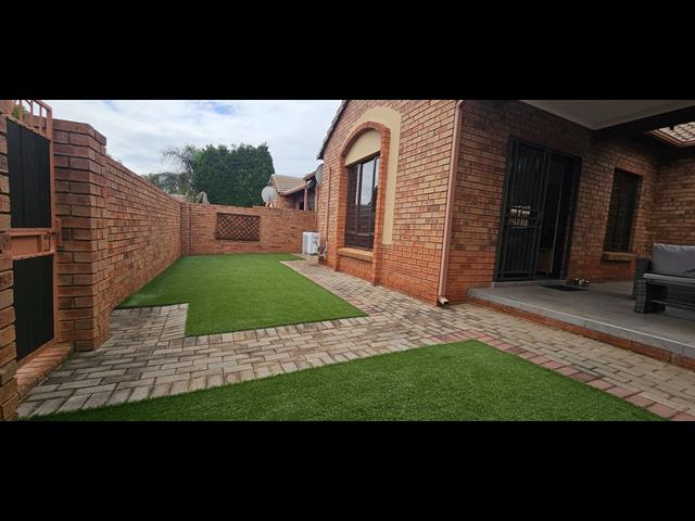 2 Bedroom Simplex for sale in Eco Park Estate