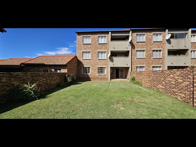 2 Bedroom House for sale in Eco Park Estate