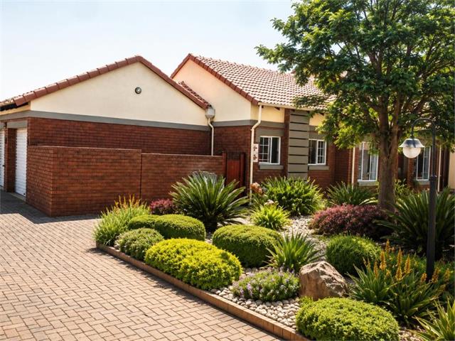 3 Bedroom Simplex to let in Eco Park Estate