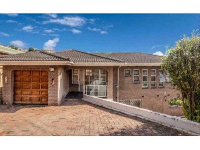 6 Bedroom House for sale in Shallcross