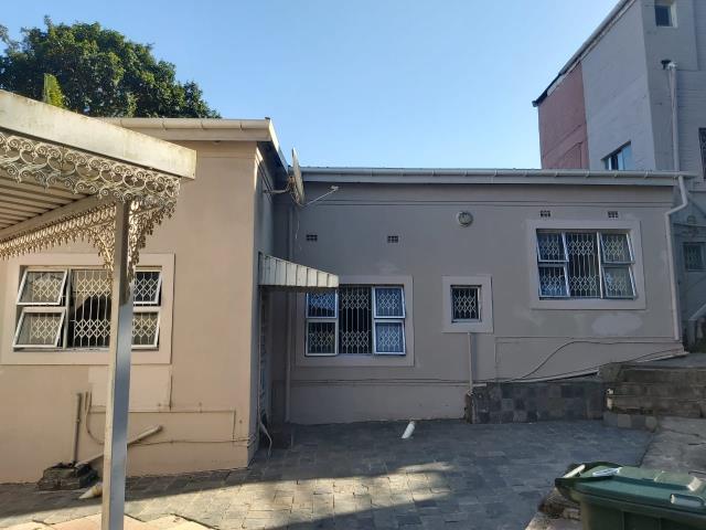 2 Bedroom Garden Cottage to let in Bellair