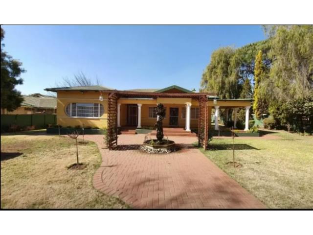 3 Bedroom House for sale in Middelburg Central