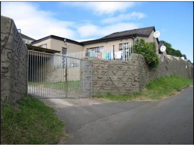 2 Bedroom House to let in Rossburgh