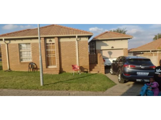 3 Bedroom Townhouse to let in Centurion Central