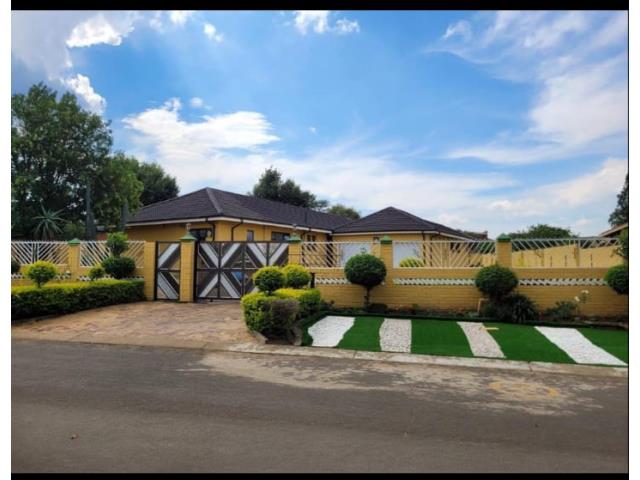 3 Bedroom House for sale in Amajuba Park