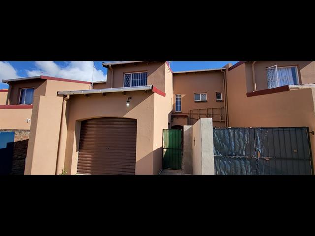 3 Bedroom Duplex to let in Kaffrarian Heights