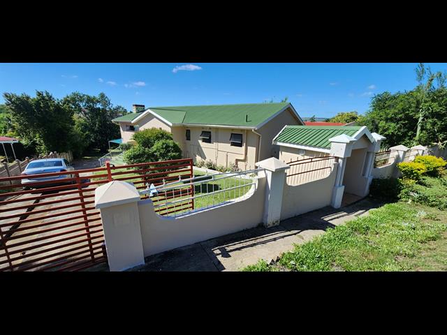 4 Bedroom House for sale in Headlands
