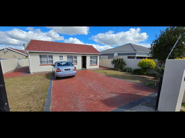3 Bedroom House for sale in Club View