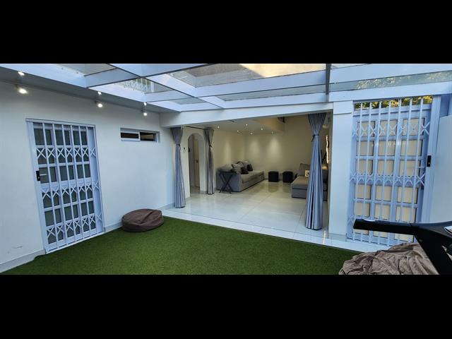 3 Bedroom Townhouse for sale in Kaffrarian Heights