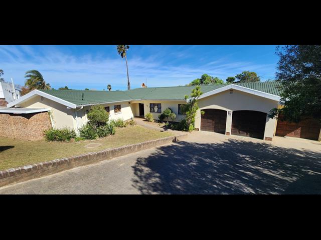4 Bedroom House for sale in Kaffrarian Heights