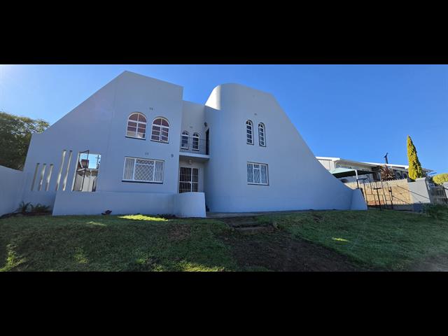 4 Bedroom House for sale in Breidbach