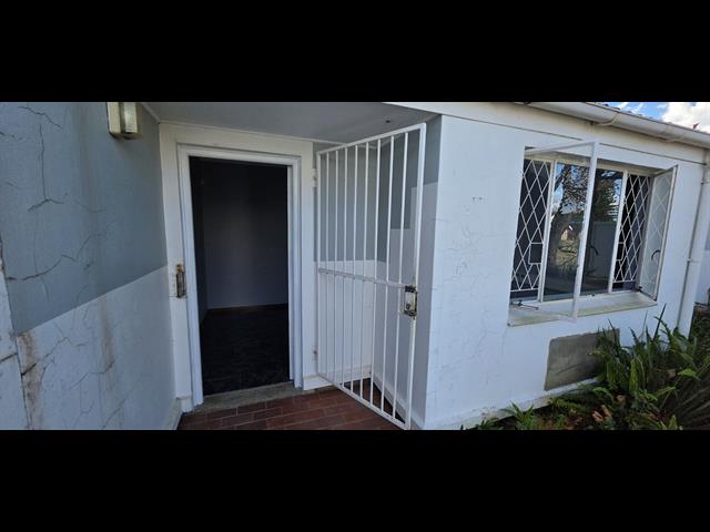 123m² Office space to let in Bhisho Central