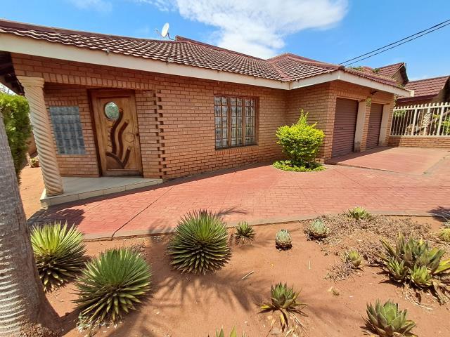 4 Bedroom House for sale in Lebowakgomo Zone S