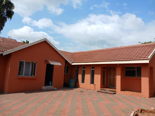 3 Bedroom House for sale in Flora Park