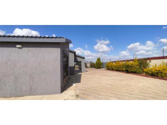 3 Bedroom House for sale in Kotishing