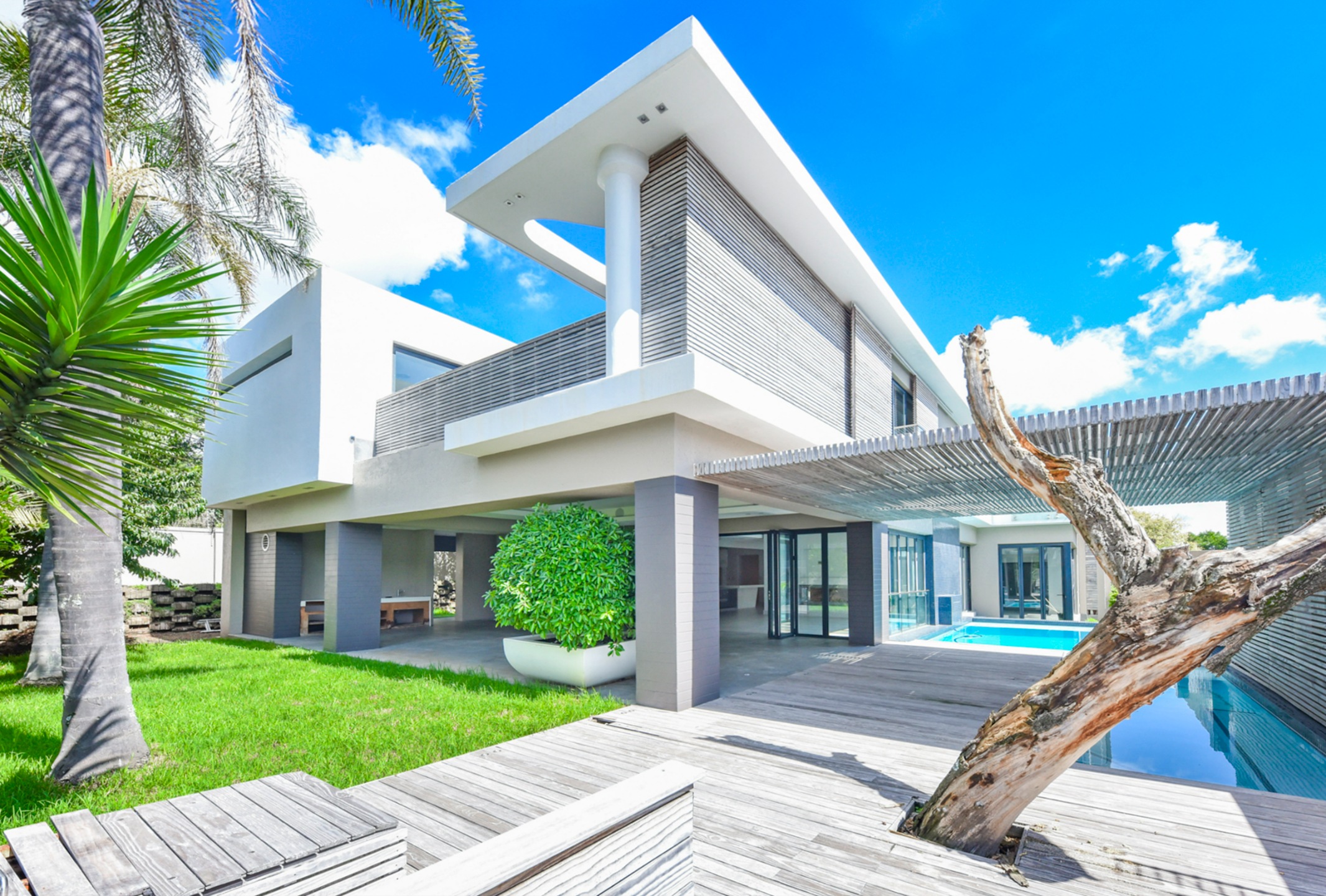 Architectural Luxury Residence in Secure Setting