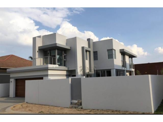 3 Bedroom House to let in Bryanston