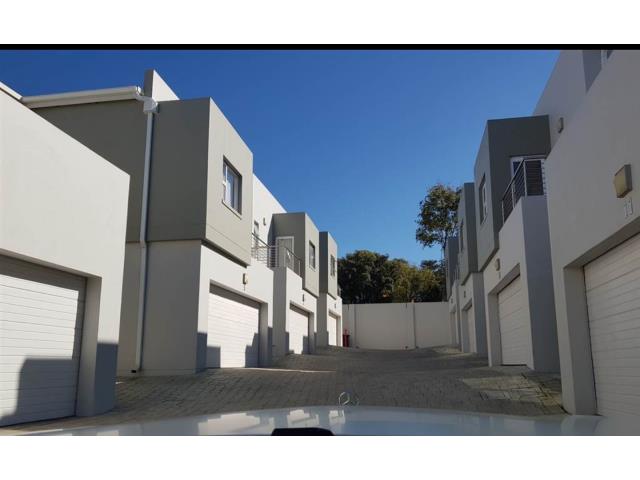 3 Bedroom Cluster to let in Sandton Central