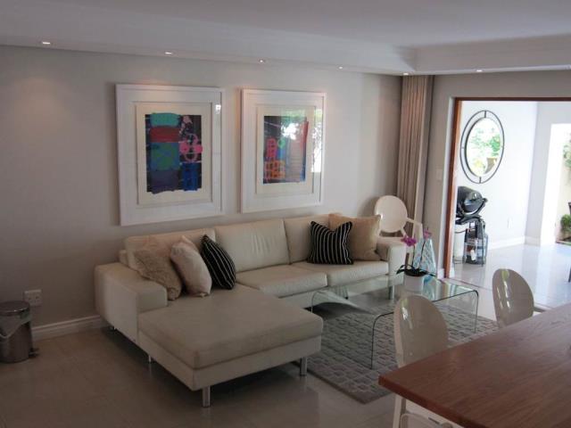 2 Bedroom Townhouse to let in Illovo