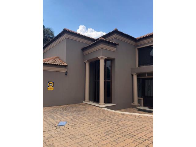 4 Bedroom Duplex to let in Sandown