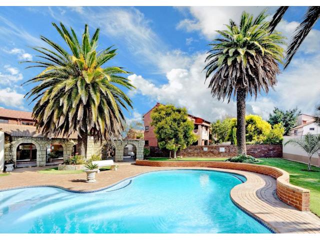 2 Bedroom Apartment for sale in Paulshof