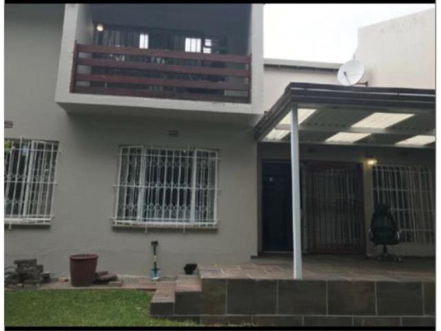 3 Bedroom Townhouse to let in Bryanston