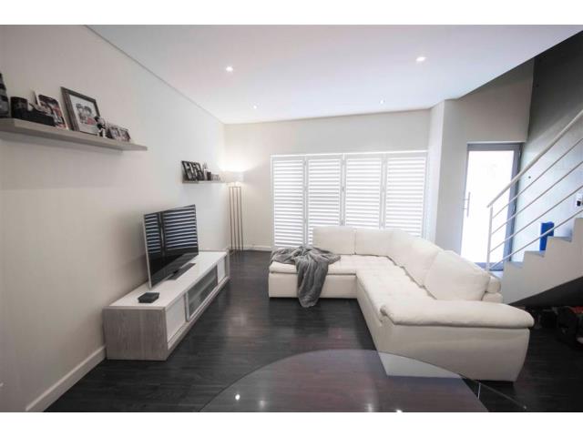 2 Bedroom Duplex to let in Melrose North