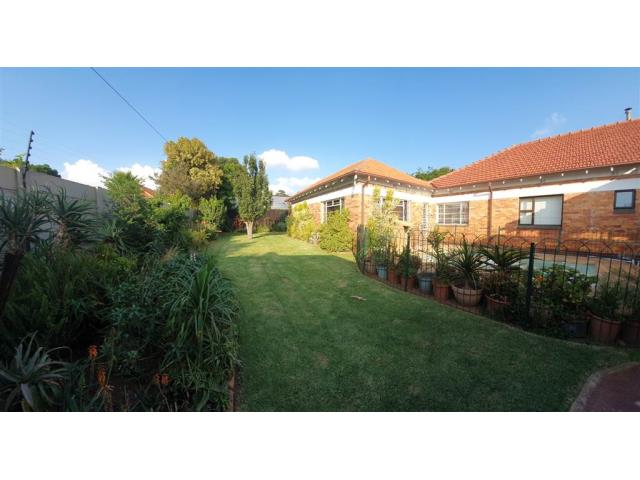 5 Bedroom House for sale in Highlands North