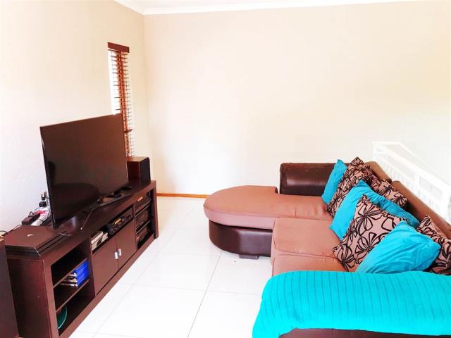 2 Bedroom Duplex to let in Lonehill