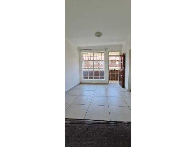 2 Bedroom House to let in Florida Lake