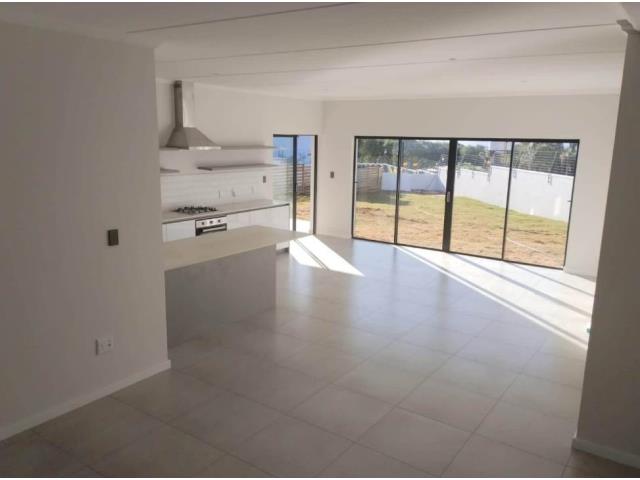 4 Bedroom House to let in Ruimsig
