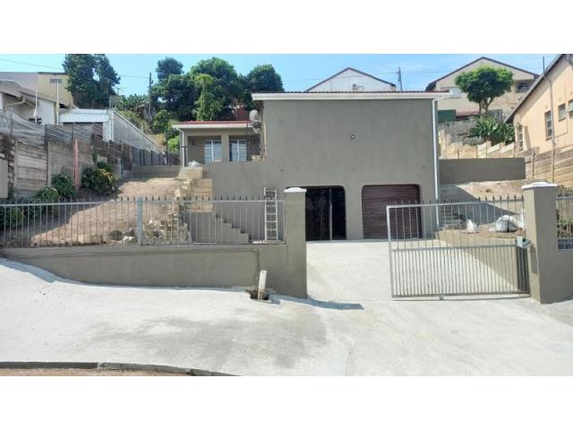 5 Bedroom House for sale in Kenville