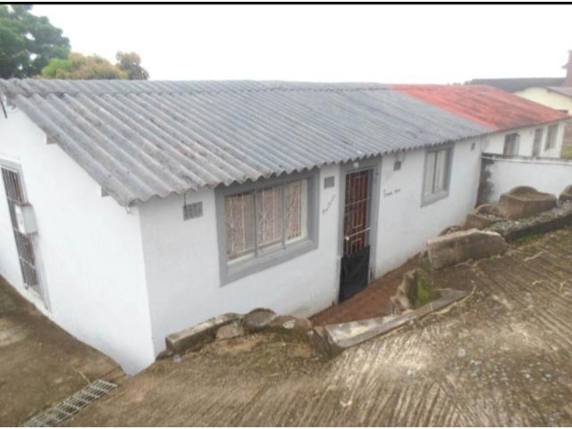2 Bedroom House for sale in Shallcross
