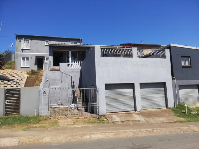 6 Bedroom House for sale in Newlands East