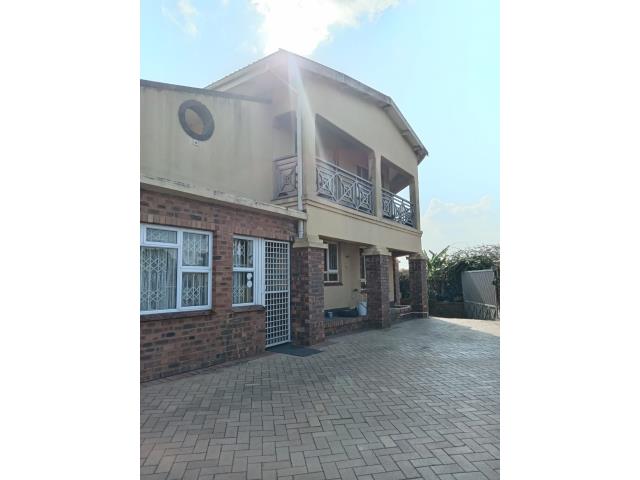 Bachelor apartment to let in Shallcross