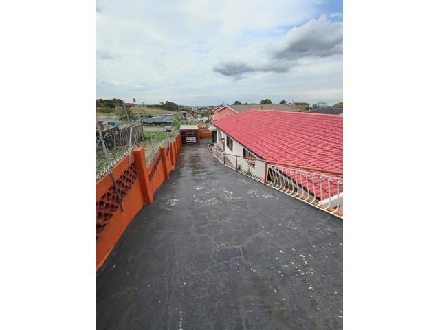 3 Bedroom House for sale in Shallcross