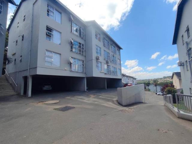 3 Bedroom Apartment for sale in Sea View