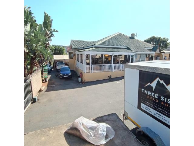 11 Bedroom House for sale in Umbilo