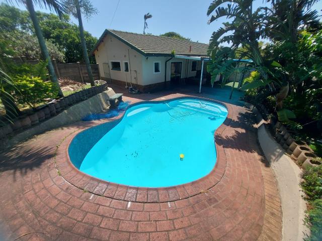 3 Bedroom House for sale in Athlone Park
