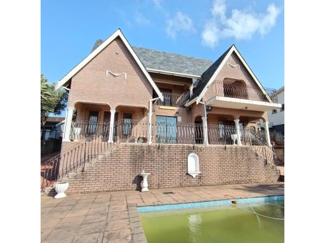 4 Bedroom House for sale in Burlington Heights