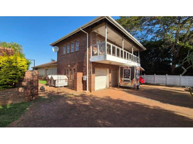 5 Bedroom House for sale in Kharwastan