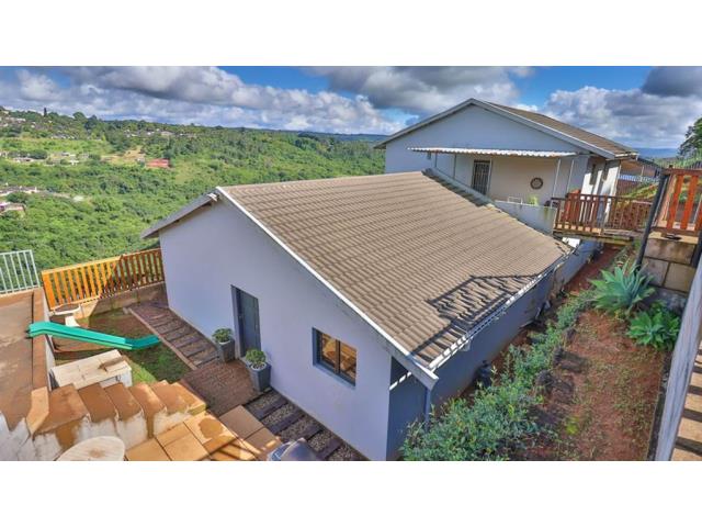 4 Bedroom House for sale in Kloof