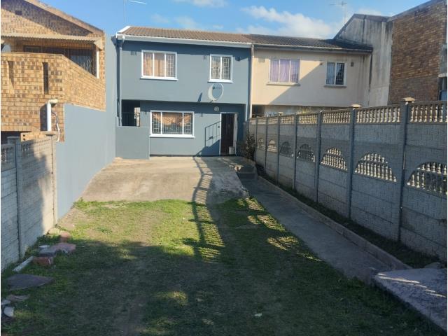 3 Bedroom House for sale in Newlands West