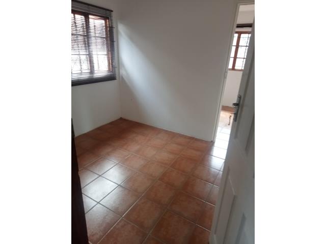 Bachelor apartment to let in Umbilo