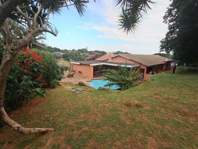 6 Bedroom House for sale in Amanzimtoti