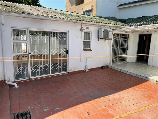 4 Bedroom House for sale in Shastri Park