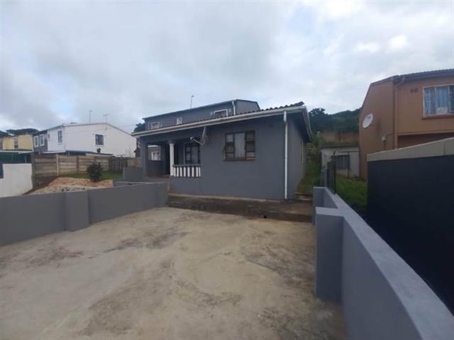 6 Bedroom House for sale in Newlands East