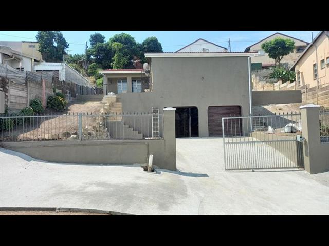 5 Bedroom House for sale in Kenville