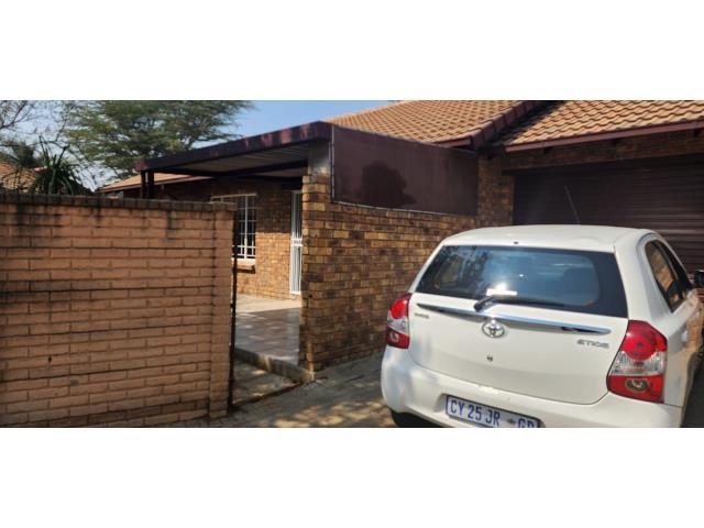 3 Bedroom House to let in Equestria
